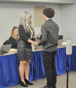 Cynthia Reyes takes oath of office